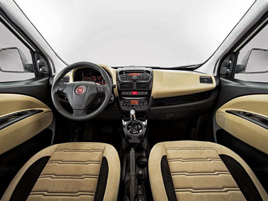  Fiat Doblo Premio Black 2013 года  (фото 2 из 2)